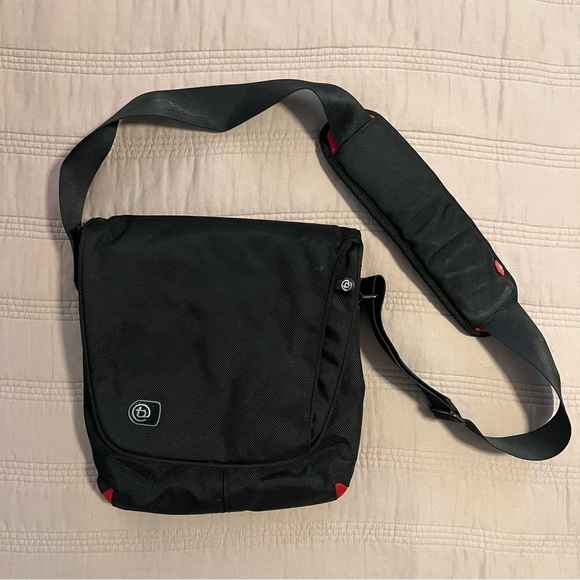 booq Other - booq Black MacBook Messenger Bag with Red Accents